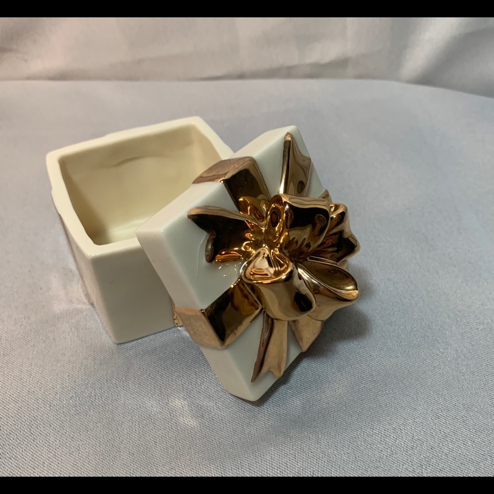 The Lenox Gold Keepsake Box - Ribbon Gift Wrapped